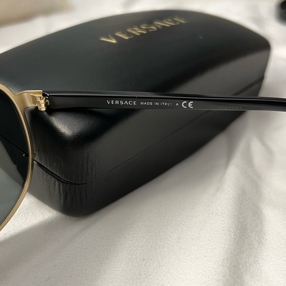 Versace VE2140 Sunglasses / Y2K Style (NWOT) - Picture 4 of 7